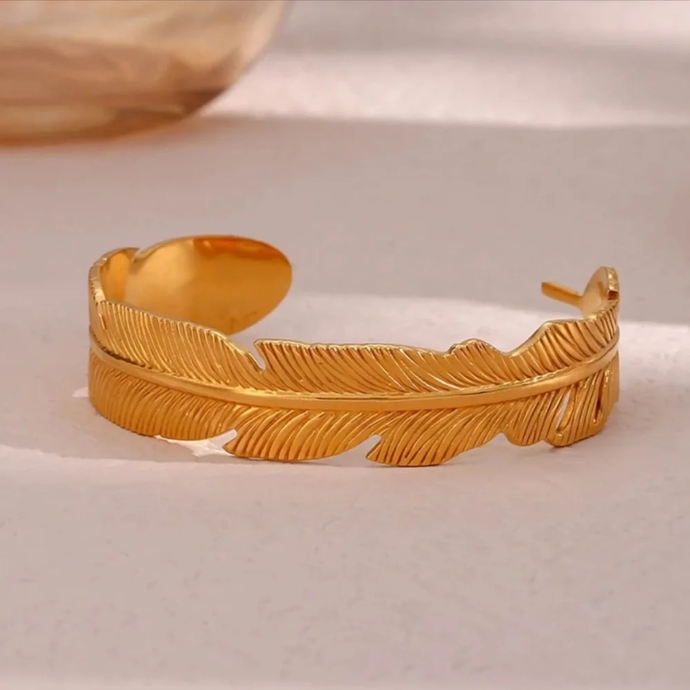 NEW LEAF BANGLE CUFF 18K GOLD BRACELET, NICE BRACELET, CUTE BRACELET - Picture 6 of 7